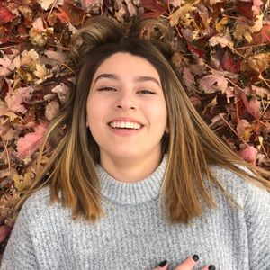 Meet your Posher, Kayla